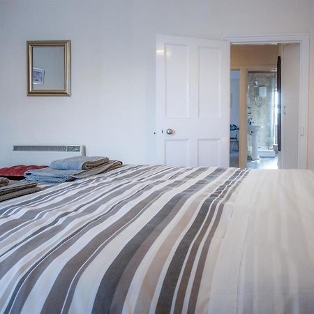 Dragons Den - 2 Bedroom Apartment - Tenby Zewnętrze zdjęcie