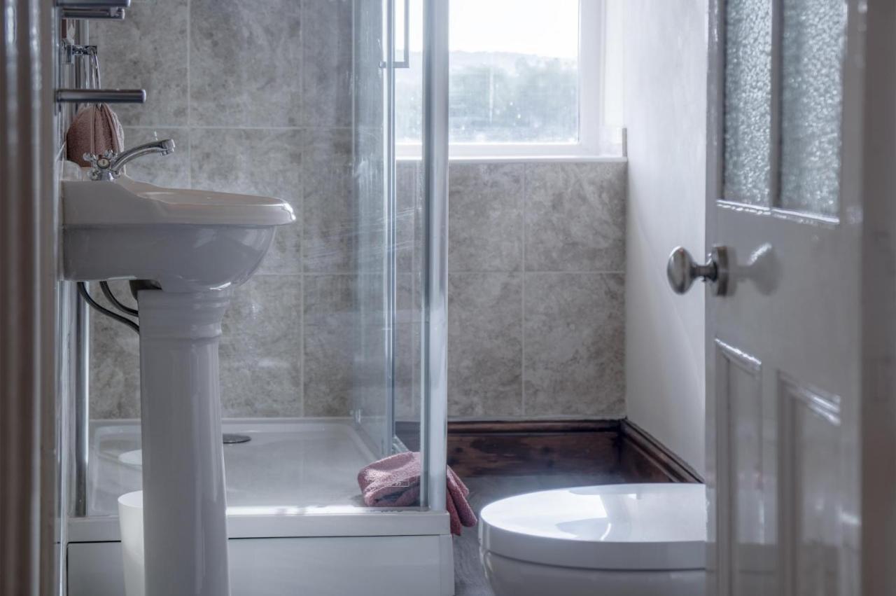 Dragons Den - 2 Bedroom Apartment - Tenby Zewnętrze zdjęcie